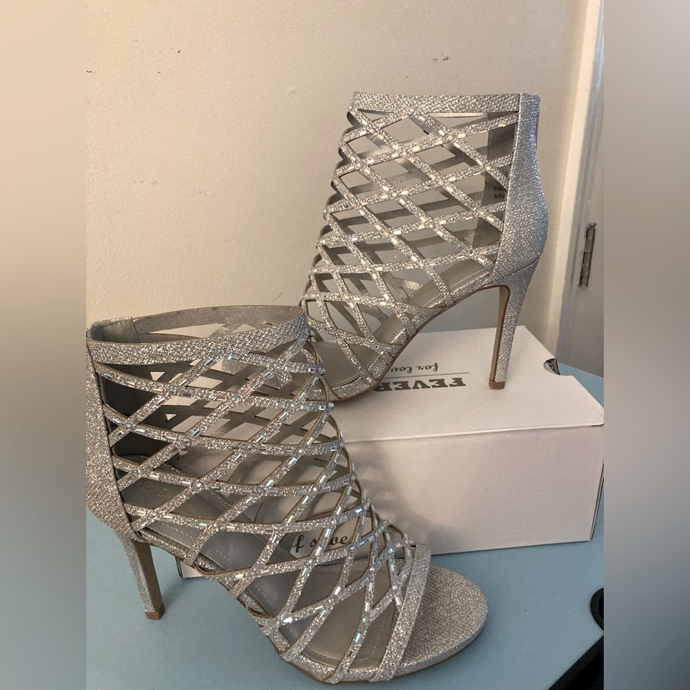 For LOTUS BOSS SHINE: Dream Pairs women’s size 3/4 boot, sandal, stiletto